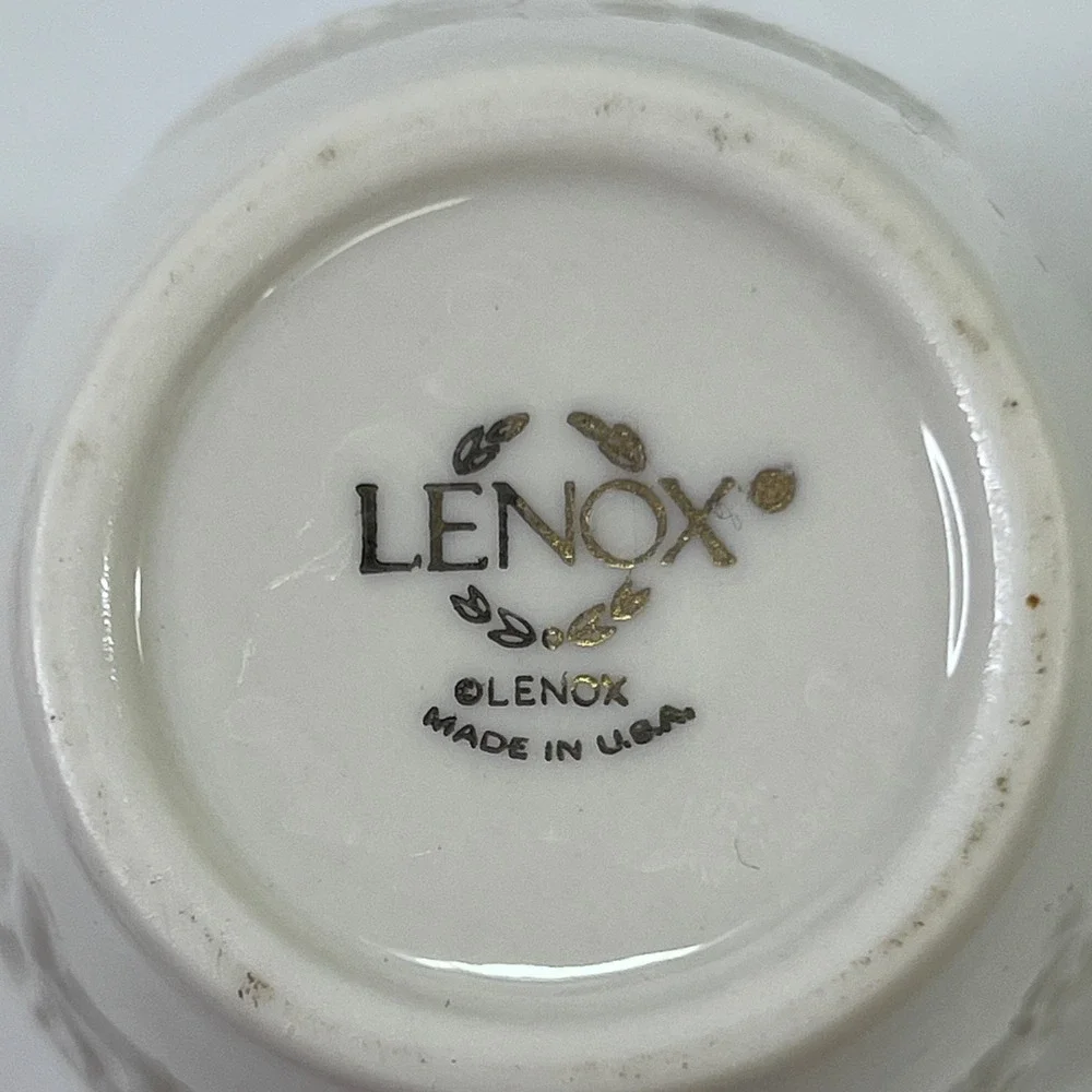 Lenox‎ Westbury Pierced Vase Raised Leaves Gold Trim Ivory 6-3/4 Inch